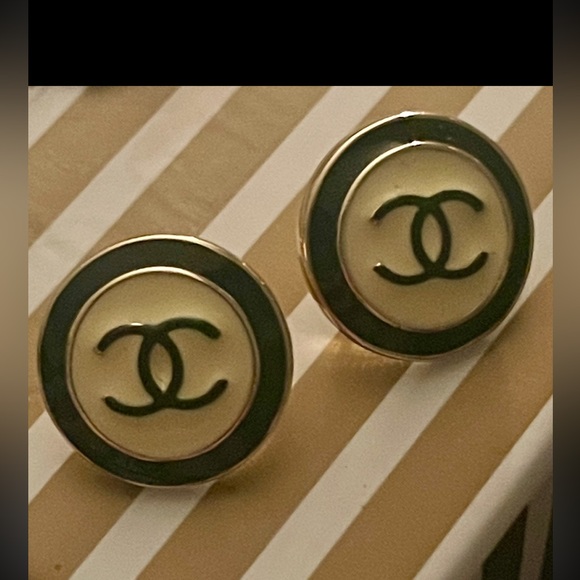 Repurposed Buttons - Picture 1 of 6